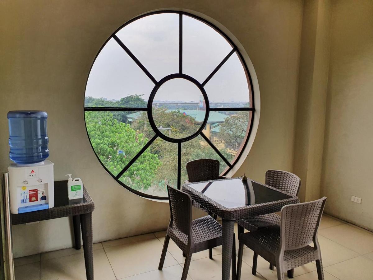 Spiral Suites Hotel เกซอนซิตี้ ภายนอก รูปภาพ