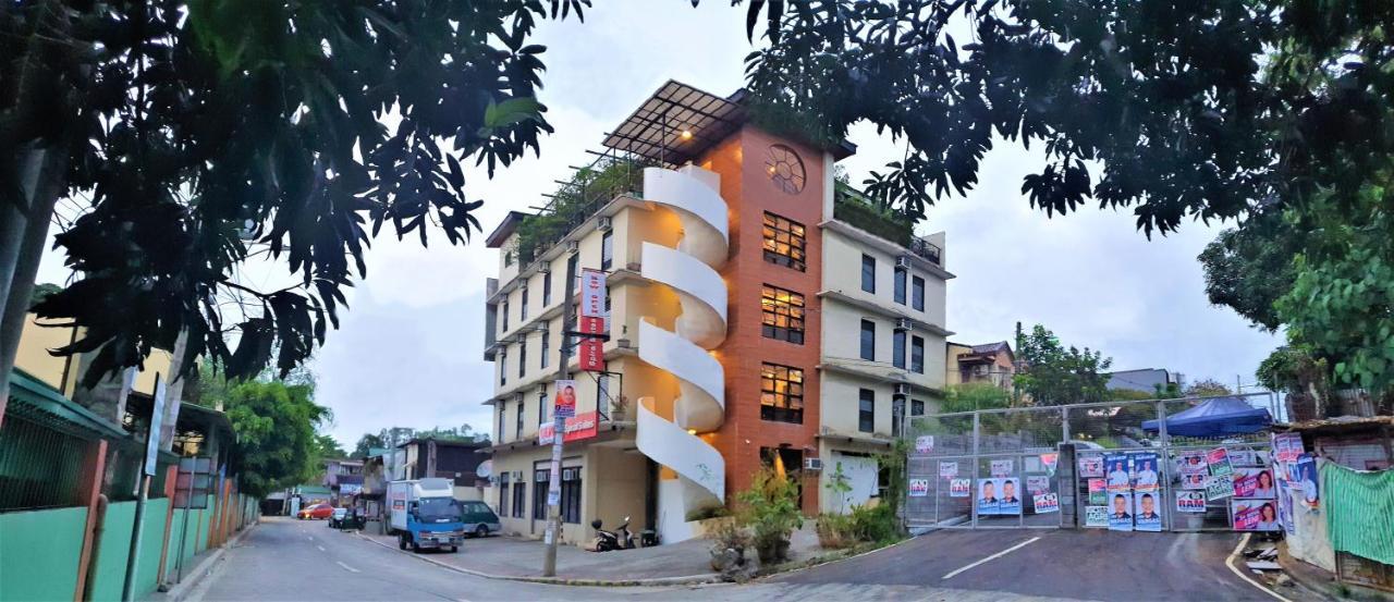 Spiral Suites Hotel เกซอนซิตี้ ภายนอก รูปภาพ