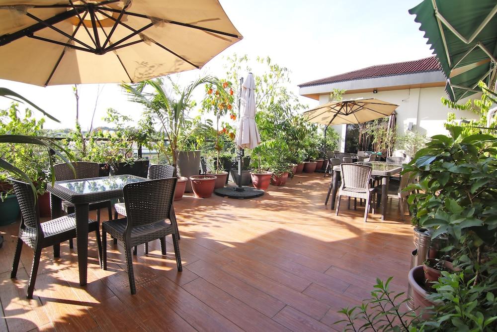 Spiral Suites Hotel เกซอนซิตี้ ภายนอก รูปภาพ