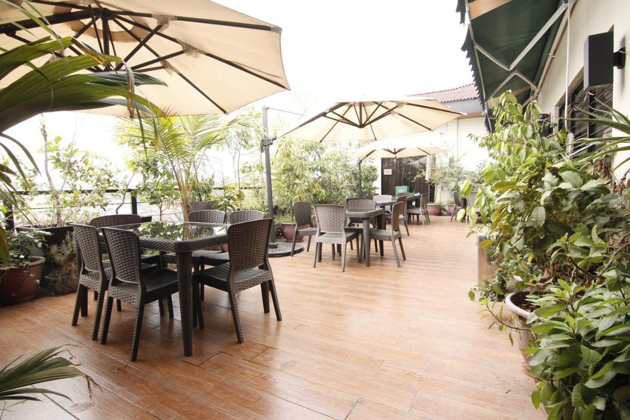 Spiral Suites Hotel เกซอนซิตี้ ภายนอก รูปภาพ